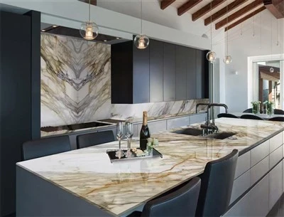 Calacatta gouden marmeren keukenachterwand