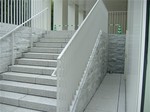 Enorme stenen trappen voor tuinpaden